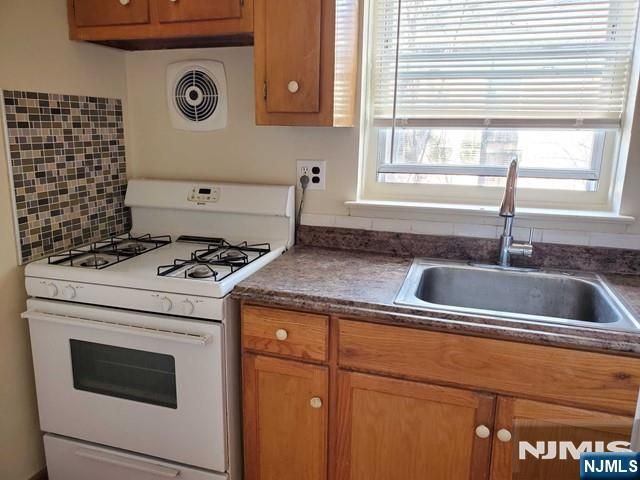 201 Fort Lee Road D, Leonia, NJ 07605