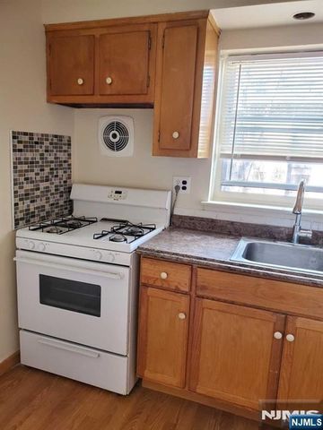 201 Fort Lee Road D, Leonia, NJ 07605