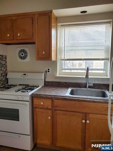 201 Fort Lee Road D, Leonia, NJ 07605