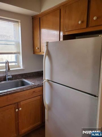 201 Fort Lee Road D, Leonia, NJ 07605