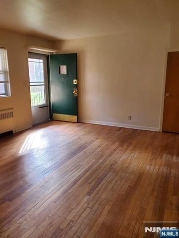201 Fort Lee Road D, Leonia, NJ 07605