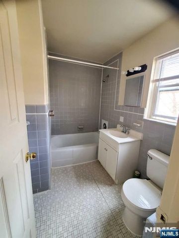 201 Fort Lee Road D, Leonia, NJ 07605