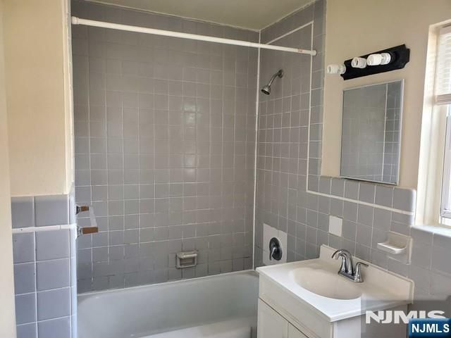 201 Fort Lee Road D, Leonia, NJ 07605