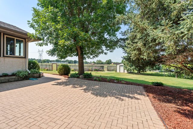 1150 Menke Circle, Shakopee, MN 55379
