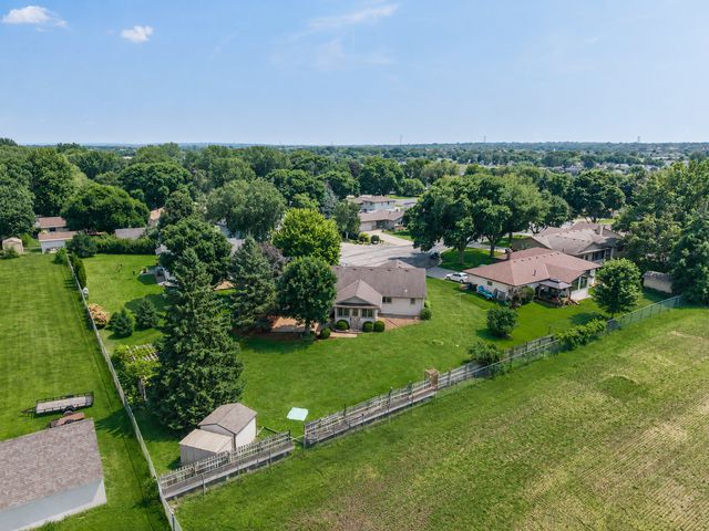 1150 Menke Circle, Shakopee, MN 55379