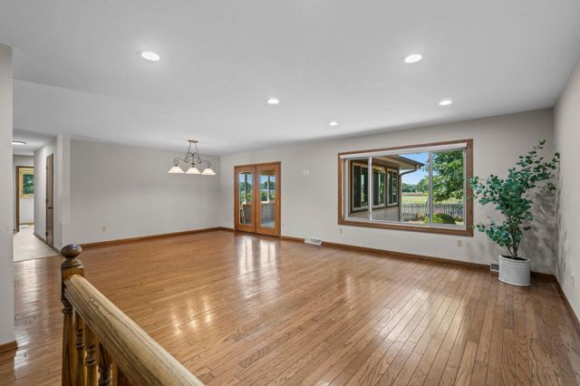 1150 Menke Circle, Shakopee, MN 55379