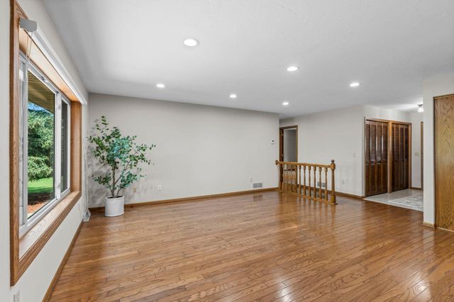 1150 Menke Circle, Shakopee, MN 55379