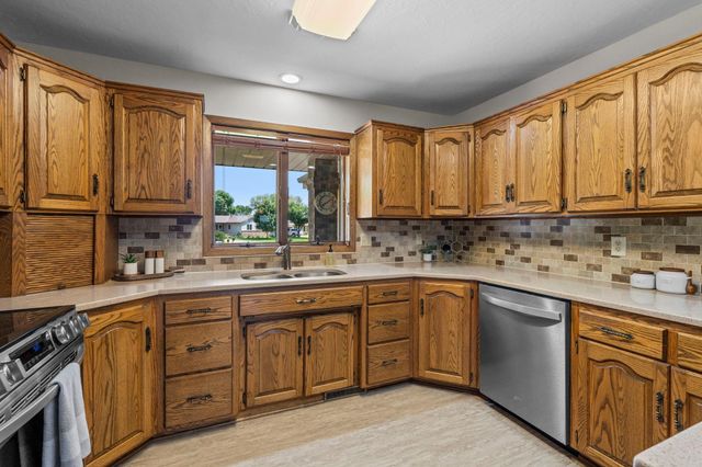1150 Menke Circle, Shakopee, MN 55379