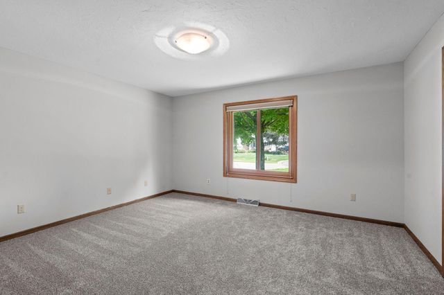 1150 Menke Circle, Shakopee, MN 55379