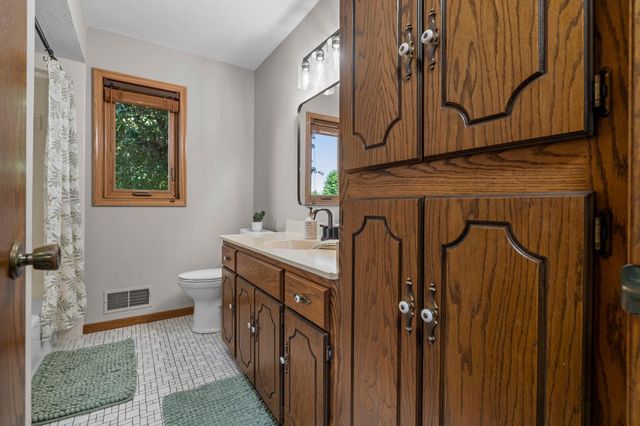 1150 Menke Circle, Shakopee, MN 55379