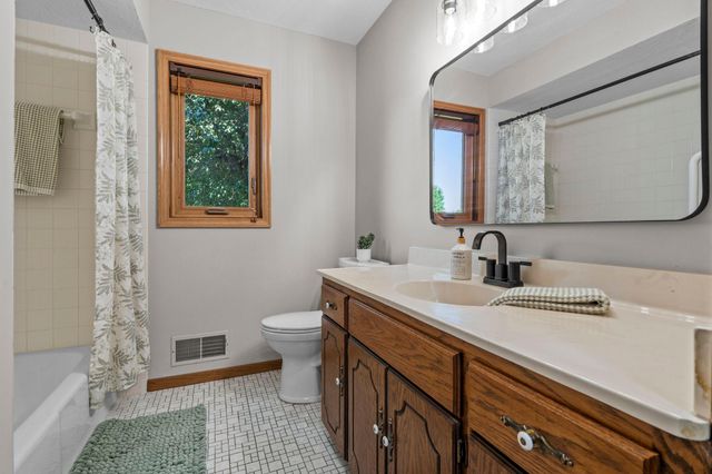 1150 Menke Circle, Shakopee, MN 55379