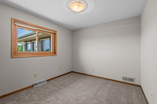 1150 Menke Circle, Shakopee, MN 55379