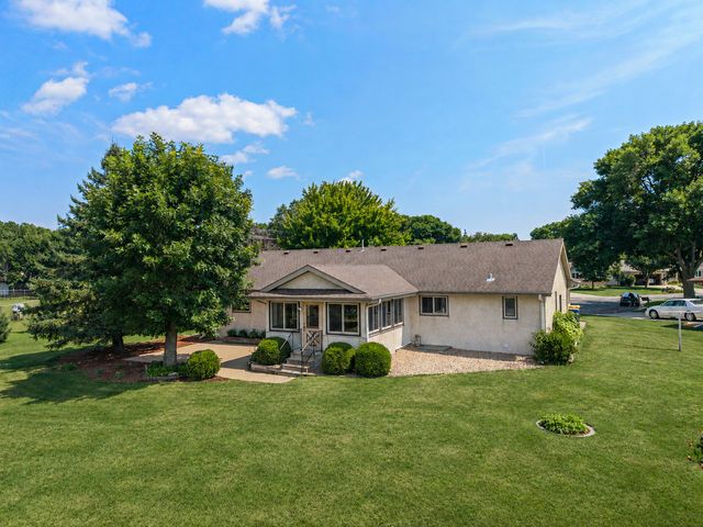 1150 Menke Circle, Shakopee, MN 55379