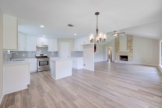 200 Woodmont DR, Georgetown, TX 78628