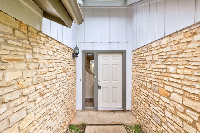 200 Woodmont DR, Georgetown, TX 78628