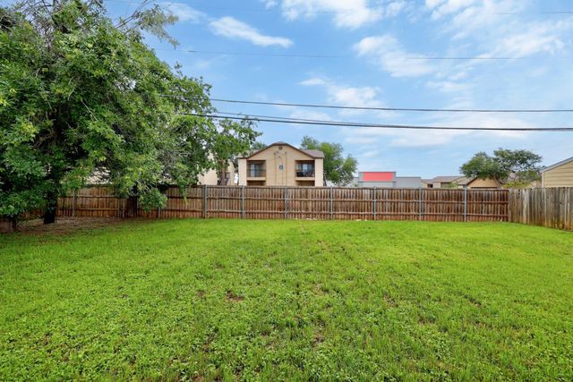 200 Woodmont DR, Georgetown, TX 78628