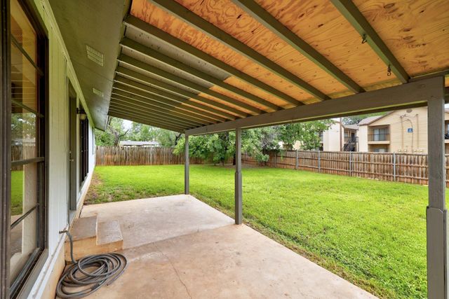 200 Woodmont DR, Georgetown, TX 78628
