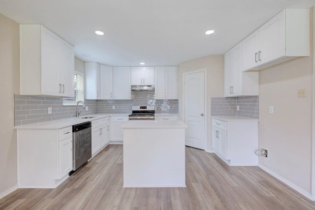 200 Woodmont DR, Georgetown, TX 78628