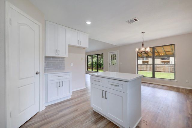 200 Woodmont DR, Georgetown, TX 78628