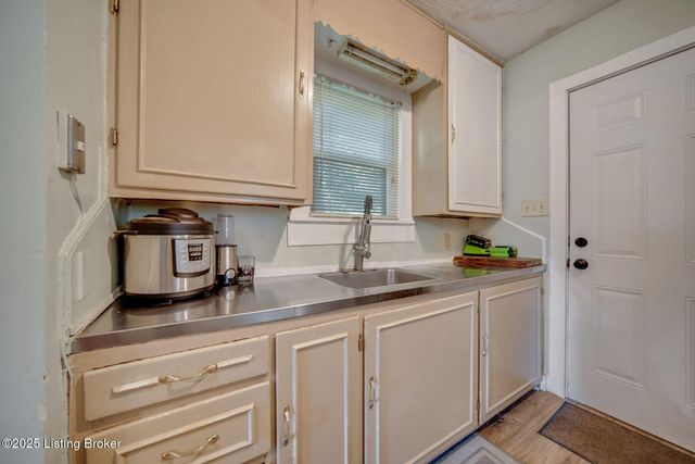 3713 Glengyle Ave, Louisville, KY 40218