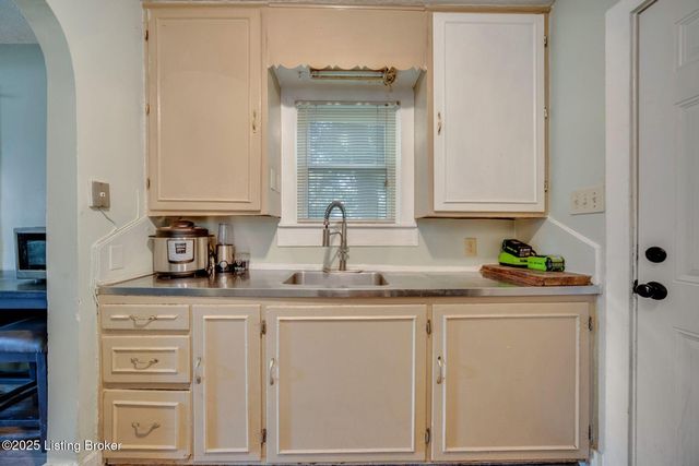 3713 Glengyle Ave, Louisville, KY 40218