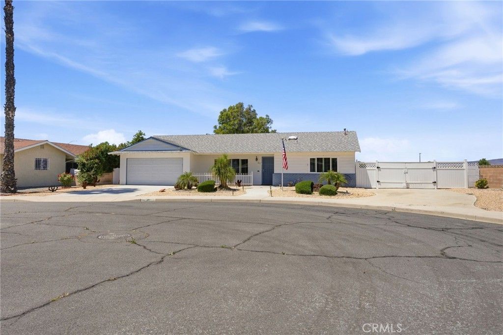 Image 1 of property listing at 411 Brentwood, Hemet, CA 92543