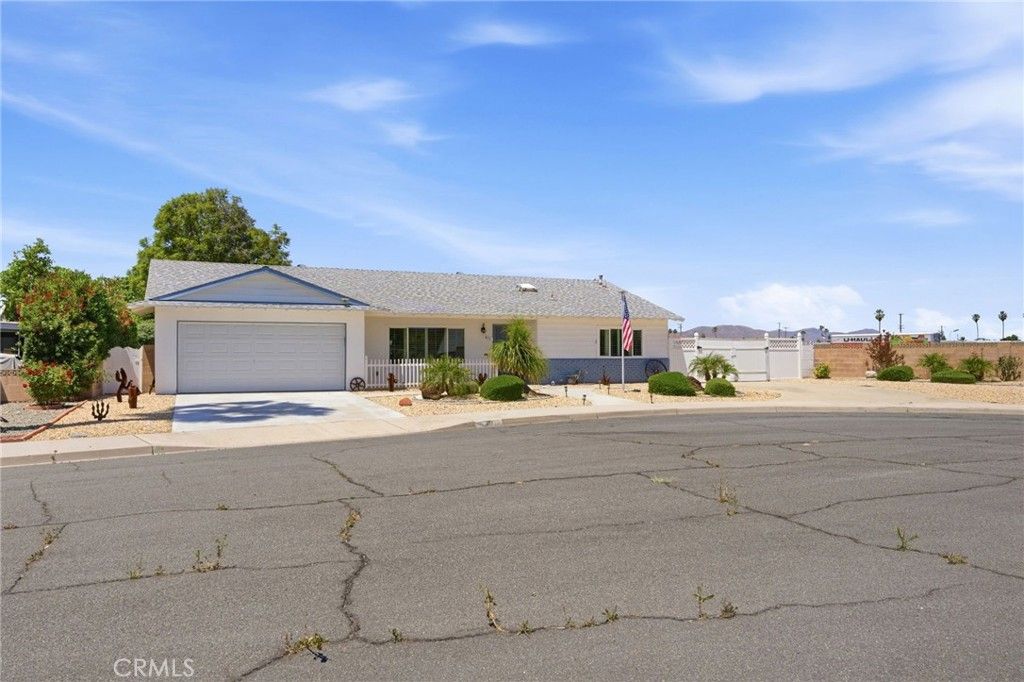 Image 2 of property listing at 411 Brentwood, Hemet, CA 92543