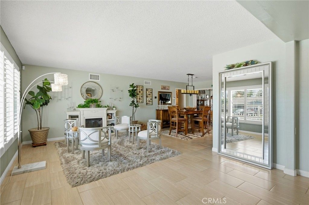 Image 5 of property listing at 411 Brentwood, Hemet, CA 92543