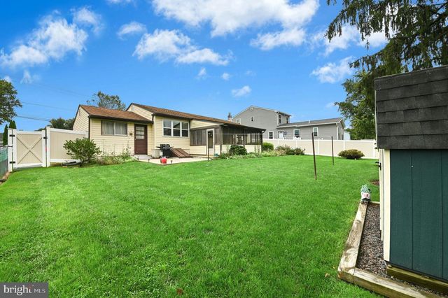 840 ROGER RD, Warminster, PA 18974