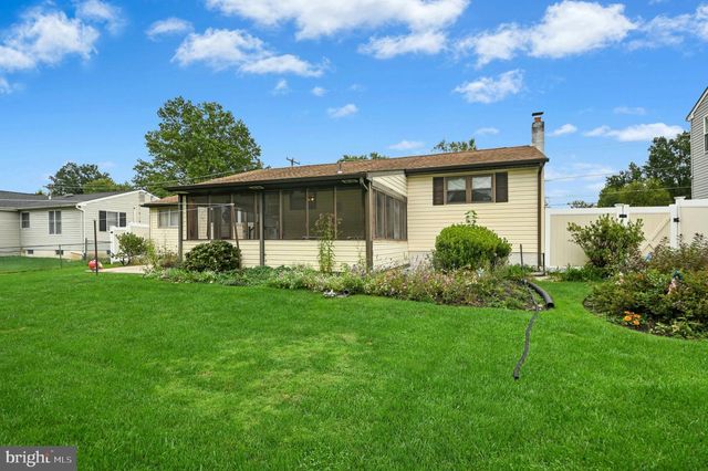 840 ROGER RD, Warminster, PA 18974