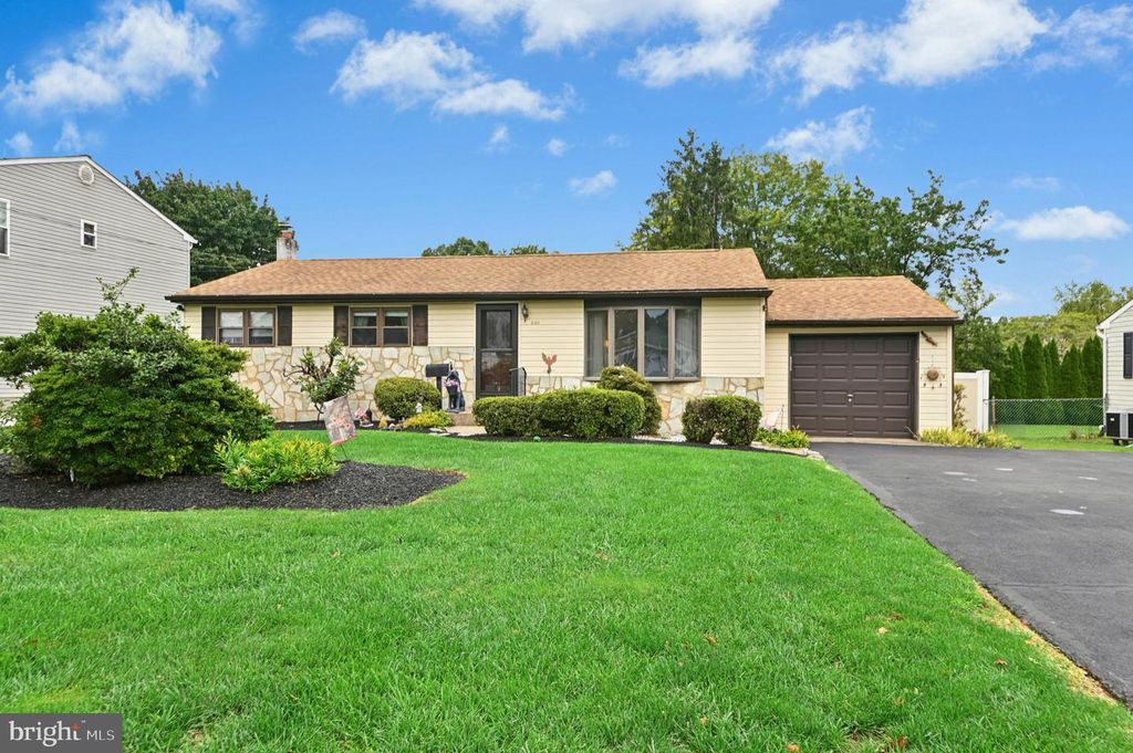 840 ROGER RD, Warminster, PA 18974