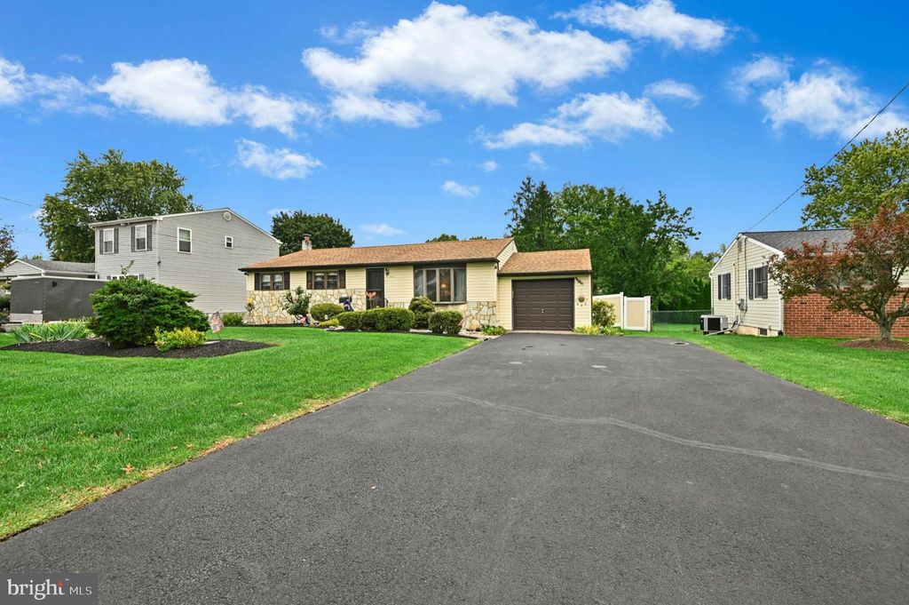 840 ROGER RD, WARMINSTER, PA 18974 — photo 2