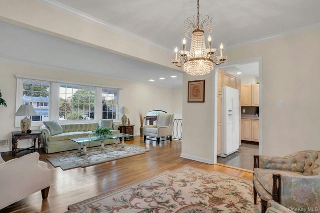 22 Abbey Drive, Commack, NY 11725