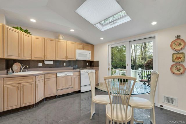 22 Abbey Drive, Commack, NY 11725