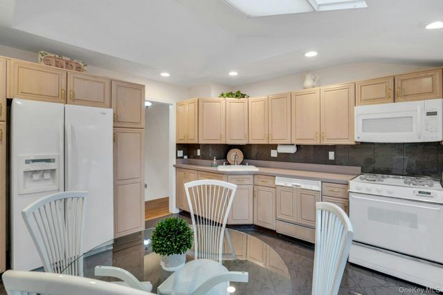 22 Abbey Drive, Commack, NY 11725