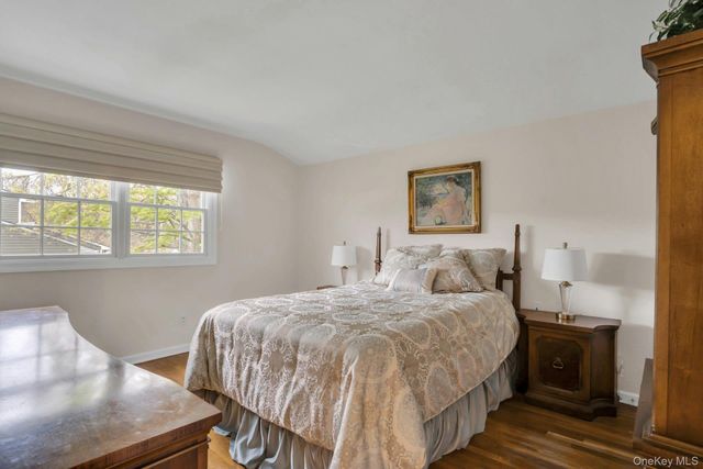 22 Abbey Drive, Commack, NY 11725