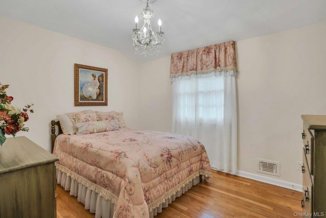 22 Abbey Drive, Commack, NY 11725