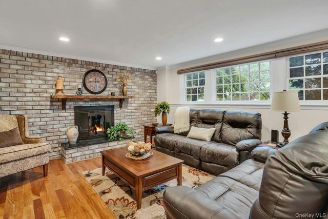 22 Abbey Drive, Commack, NY 11725