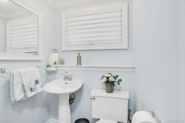 22 Abbey Drive, Commack, NY 11725