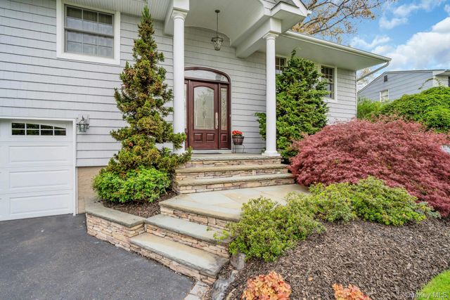 22 Abbey Drive, Commack, NY 11725