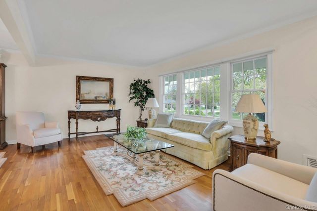 22 Abbey Drive, Commack, NY 11725