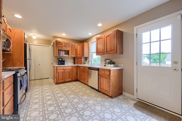 3949 BIRCHWOOD LN, Columbia, PA 17512