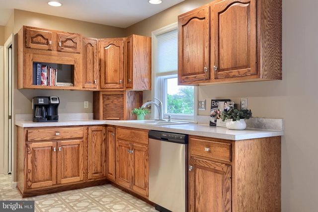 3949 BIRCHWOOD LN, Columbia, PA 17512