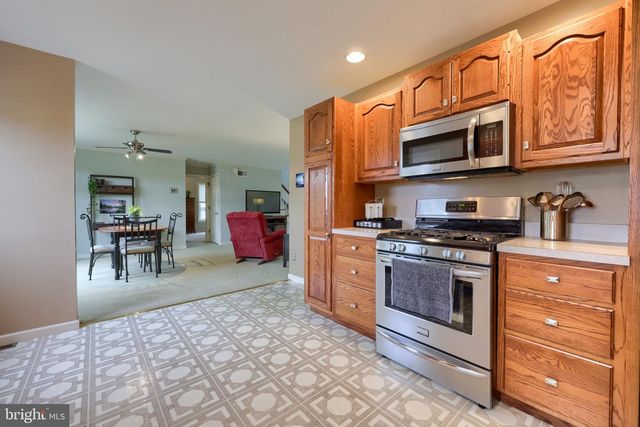3949 BIRCHWOOD LN, Columbia, PA 17512
