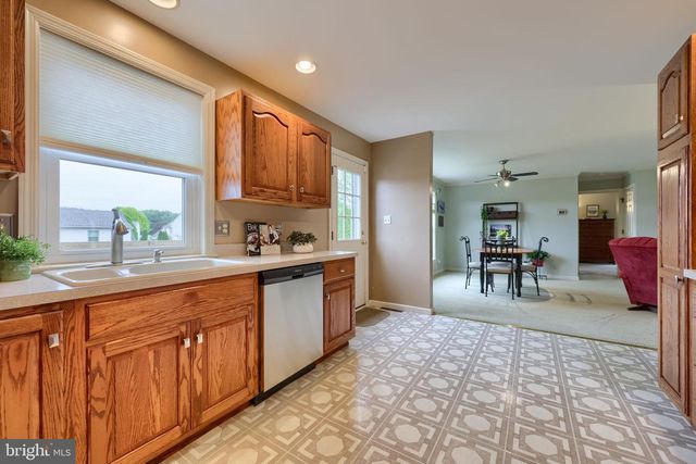 3949 BIRCHWOOD LN, Columbia, PA 17512