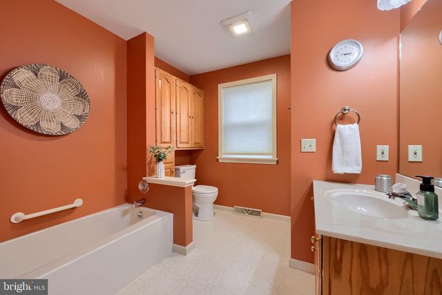 3949 BIRCHWOOD LN, Columbia, PA 17512