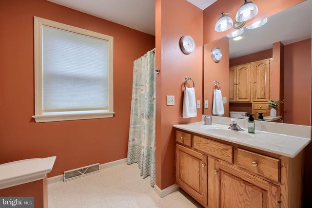 3949 BIRCHWOOD LN, Columbia, PA 17512