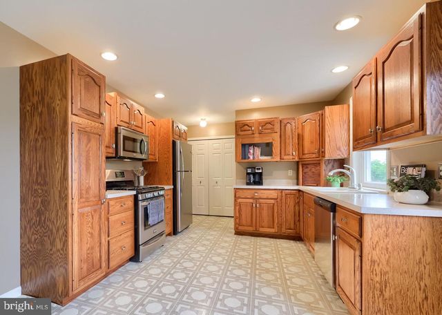 3949 BIRCHWOOD LN, Columbia, PA 17512