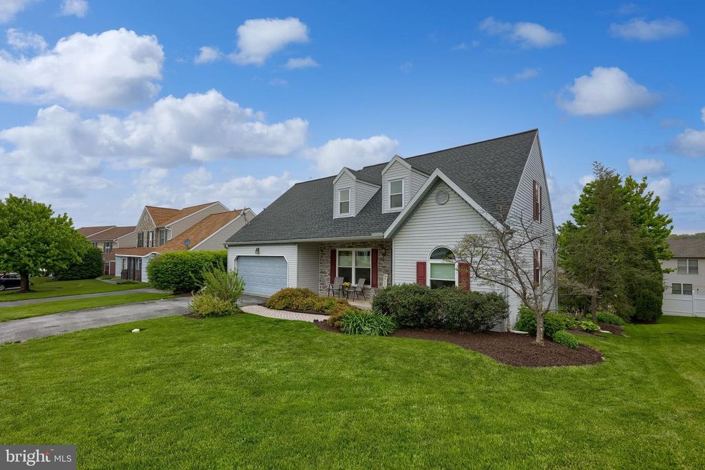 3949 BIRCHWOOD LN, Columbia, PA 17512