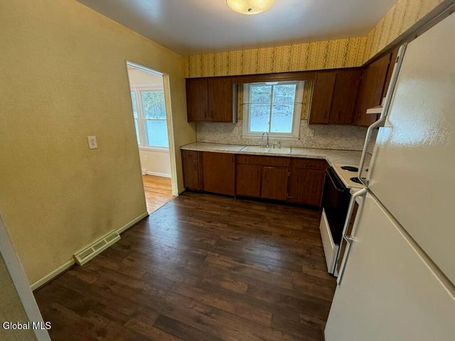 23 Meadowlark Drive, Colonie, NY 12110